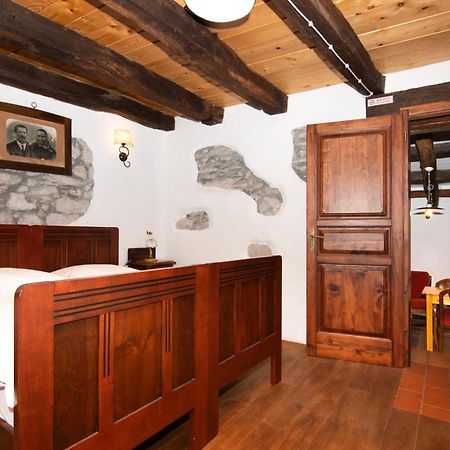 Apartments Valentinus 1800 Sezana ภายนอก รูปภาพ