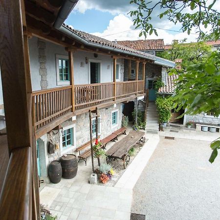 Apartments Valentinus 1800 Sezana ภายนอก รูปภาพ