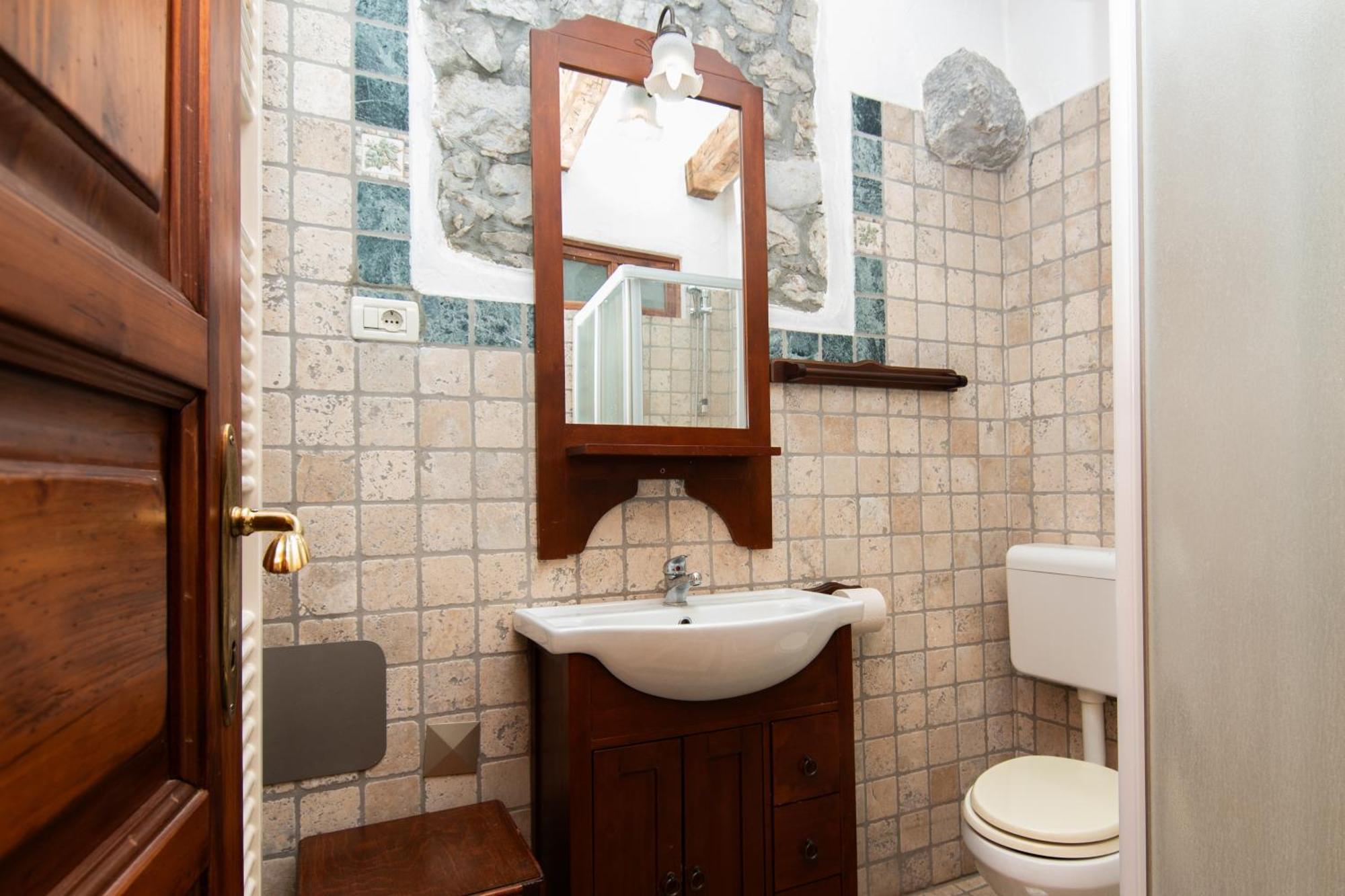 Apartments Valentinus 1800 Sezana ภายนอก รูปภาพ