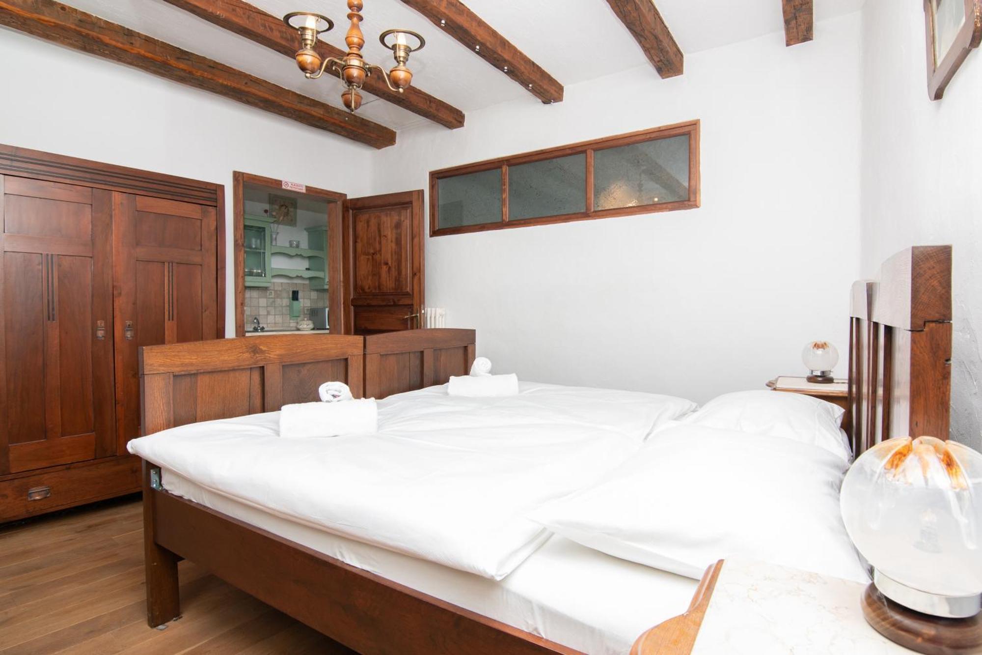 Apartments Valentinus 1800 Sezana ภายนอก รูปภาพ